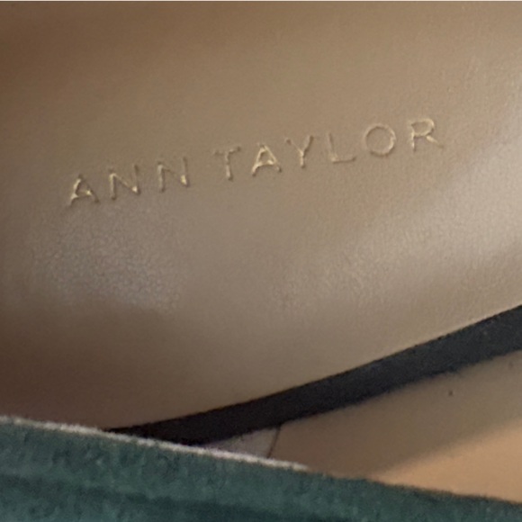 Ann Taylor Forest Green Tassel Heels - Picture 2 of 6